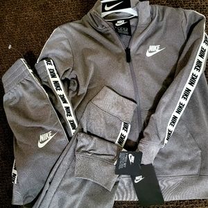 Nike sweatsuit Boys 5-6